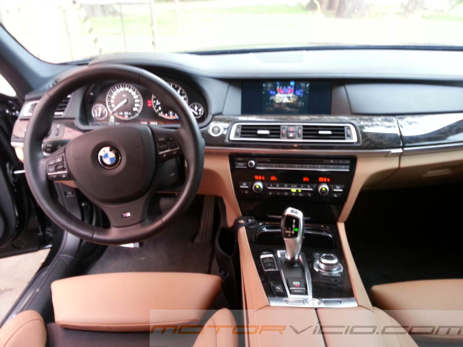 Avaliação do BMW 750i M Sport luxo e esportividade