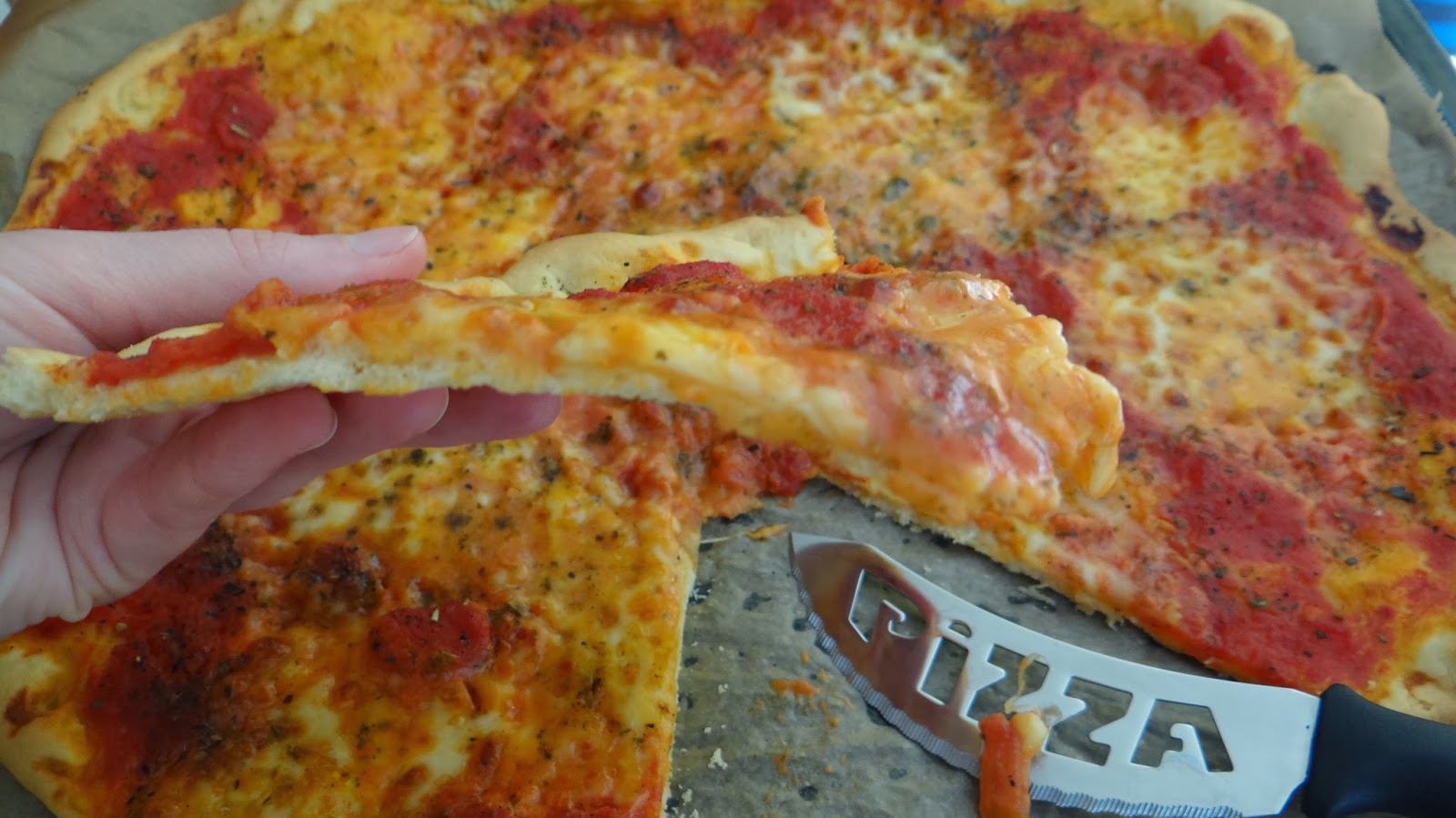 HAUSGEMACHTE PIZZA MARGHERITA | Einfach&amp;Delicious