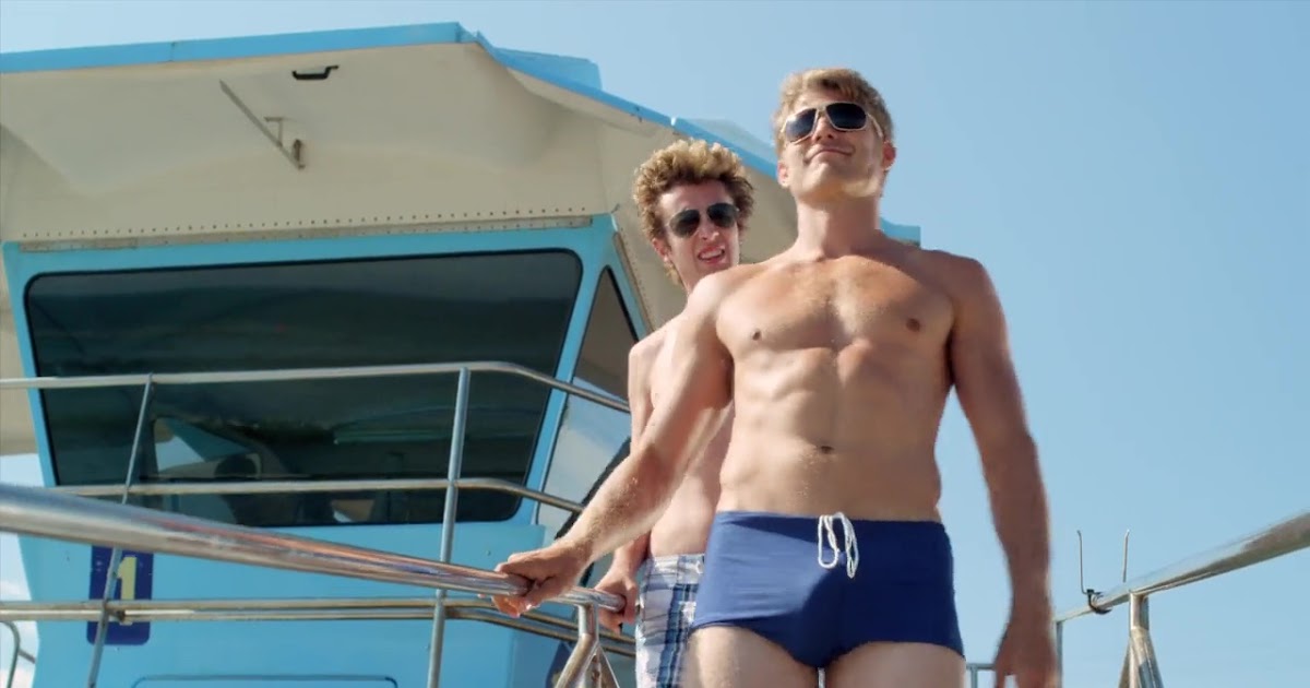 ausCAPS: Travis Van Winkle shirtless in Mantervention