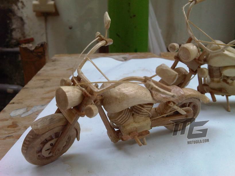 Miniatur Motor Moge Dari Kayu