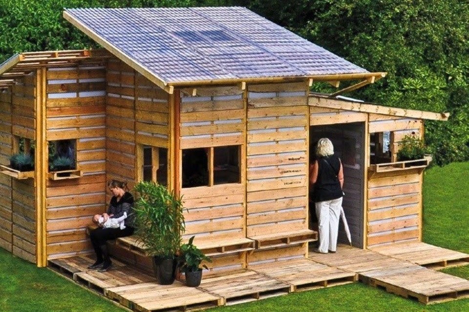 This is the Pallet Emergency Home. It Can Be Built in One Day With Only Basic Tools.