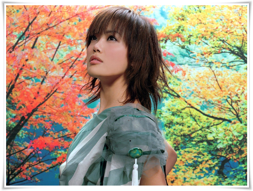 ... - Smaggie Qi Topless « Photo, Picture, Image and Wallpaper Download