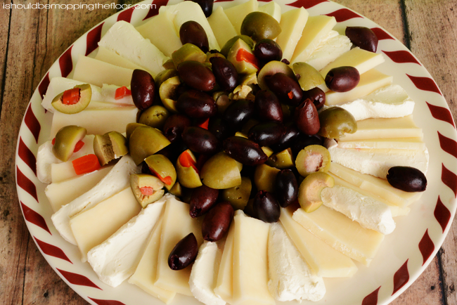 Marinated Cheese and Olive Holiday Wreath Appetizer | Delicious, festive, and easy to prepare.