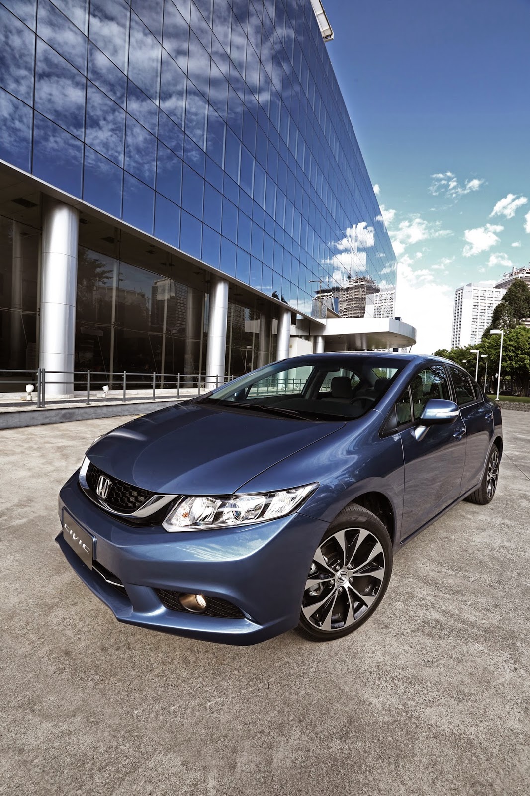 Honda apresenta Civic 2015, reestilizado