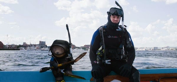 Ted and John having a try at the scuba diving in movie Ted 2 Watch Ted is back with Ted 2 Official Trailer (2015) via geniushowto.blogspot.com scene 1
