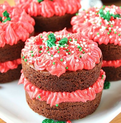 MINI BROWNIE CAKES WITH PEPPERMINT BUTTERCREAM FROSTING