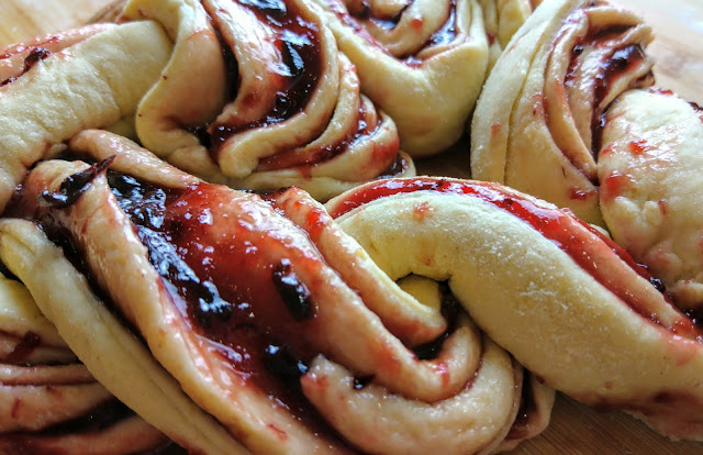 raw&nbsp;brioche swirl cake