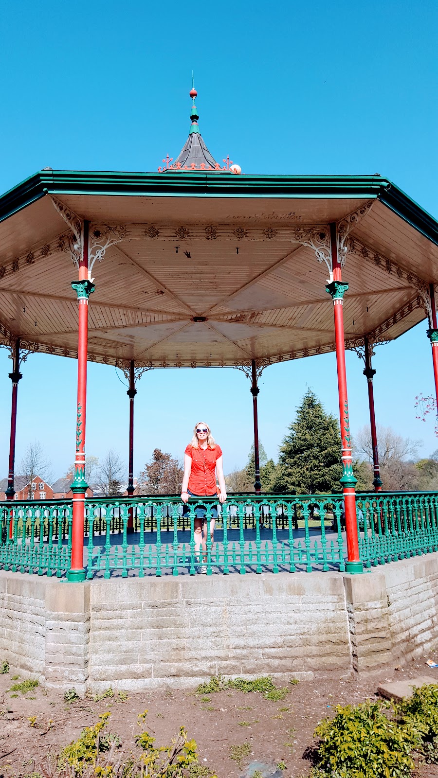 Polka Dot Shirt And Daisies: A Perfect Pairing For Spring Fashion. Polka Dot Shirt And Daisies: A Perfect Pairing For Spring Fashion.