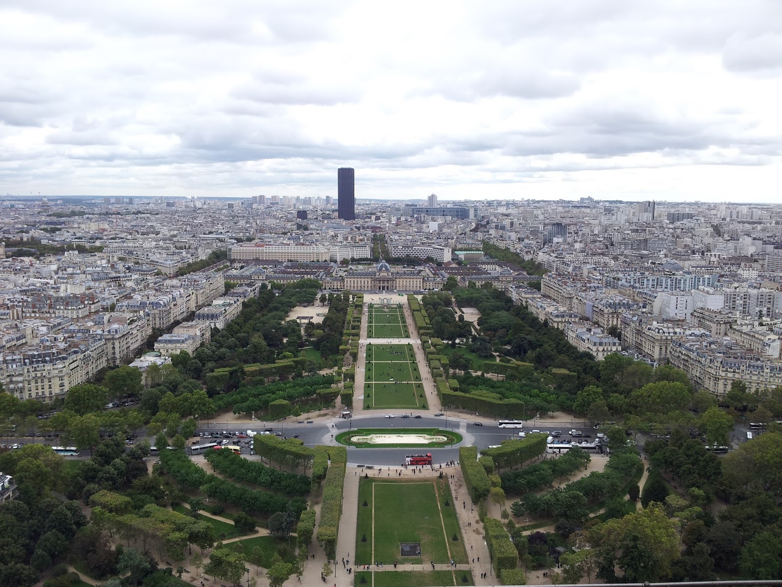 Вид на париж с эйфелевой башни. Елисейские поля в Париже. Париж Елисейские поля Эйфелева башня. Франция Елисейские поля панорама. Елисейские поля достопримечательности Парижа.