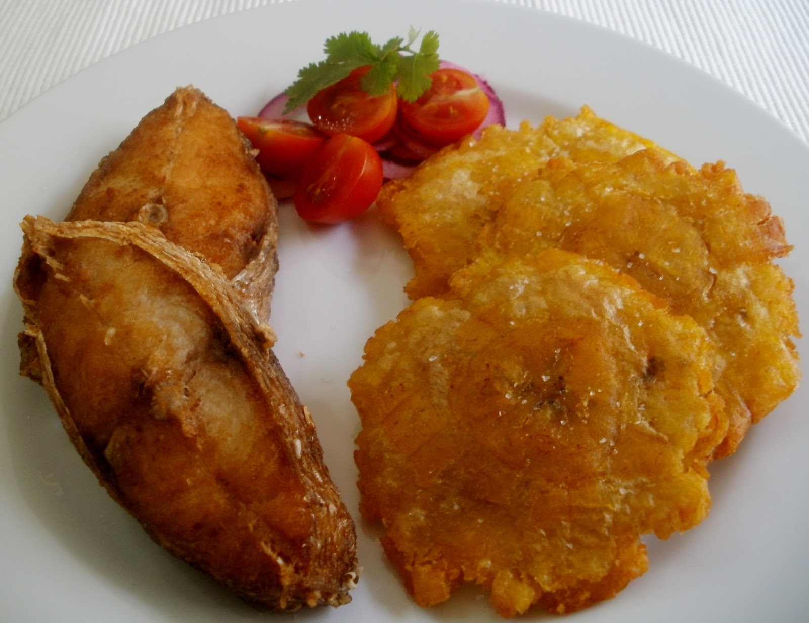 Pargo frito con patacones