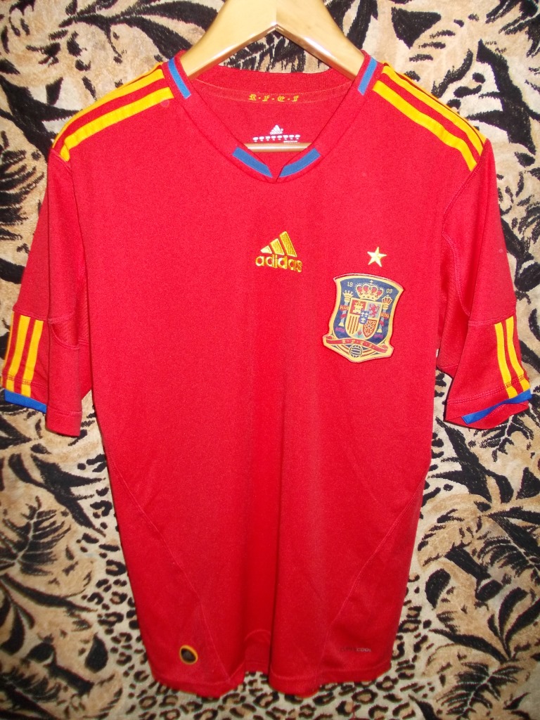AFBUNDLE CLOTHING ASIA GLOBAL BUNDLE 2010 SPAIN FOOTBALL HOME JERSEY (SOLD)