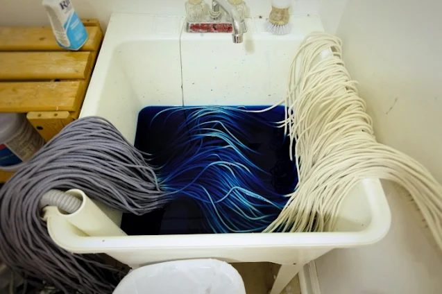 different color dyeing of strings