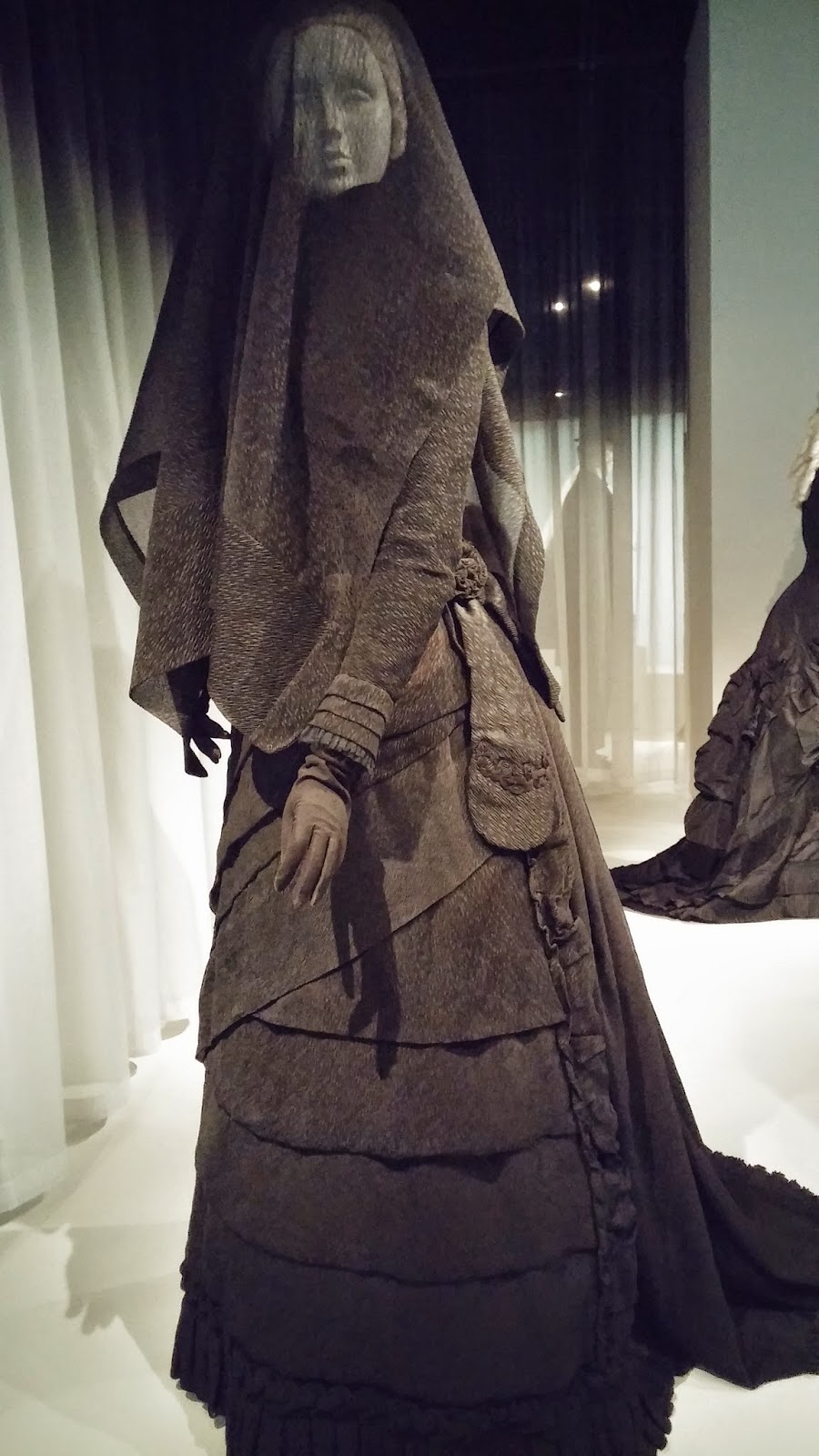 Death Becomes Her: Victorian Mourning Fashion at the Met