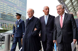 El ex-presidente de la República de Portugal Jorge Sampaio, el actual presidente de la República de Portugal Marcelo Rebelo de Sousa, y el secretario general de la ONU António Guterres