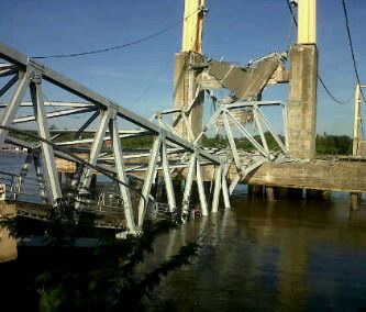 Foto - Foto Jembatan Tenggarong Runtuh