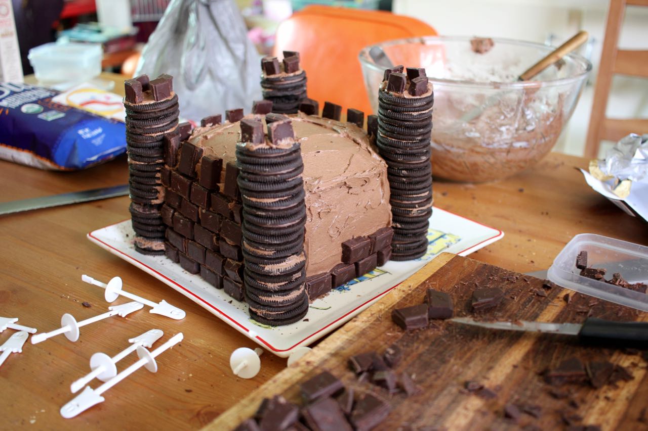 Green Gourmet Giraffe Chocolate lovers medieval castle cake step by step