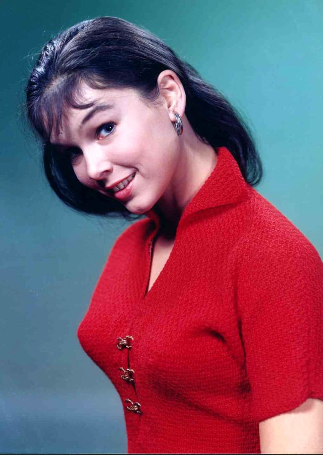 30 Wonderful Color Photographs of a Young and Sexy Yvonne Craig in the