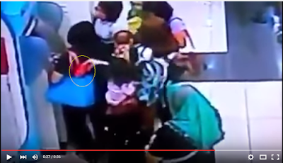 ibu-ibu terekam cctv melakukan aksi pencopetan