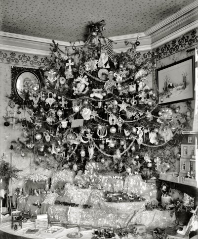 Antiques Attic: Christmas Past