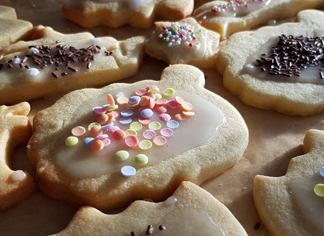 Weihnachtliches Backen auf der Ostsee: Ein Rezept für dänische Mürbeteig-Zitronen-Plätzchen. Das Rezept für die Weihnachtsplätzchen kommt direkt aus Dänemark.