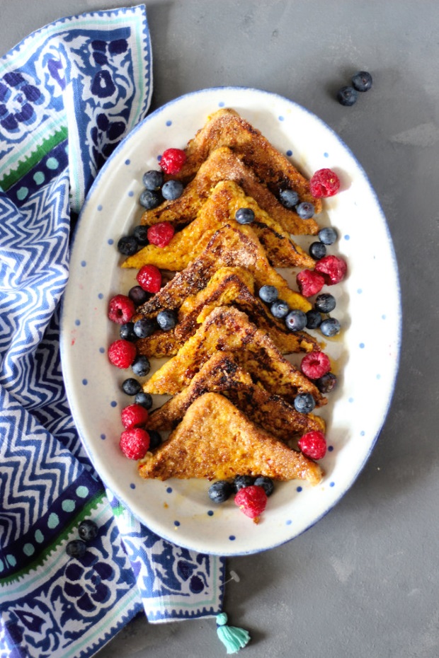 Sahnewölkchen: French Toast mit Ahornsirup und frischen Beeren. Das ... Sahnewölkchen: French Toast mit Ahornsirup und frischen Beeren. Das ...