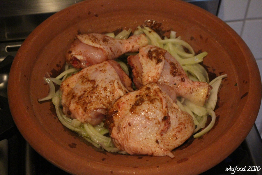 WesFood: Tajine mit Hähnchen, Oliven und eingelegten Zitronen, dazu ...