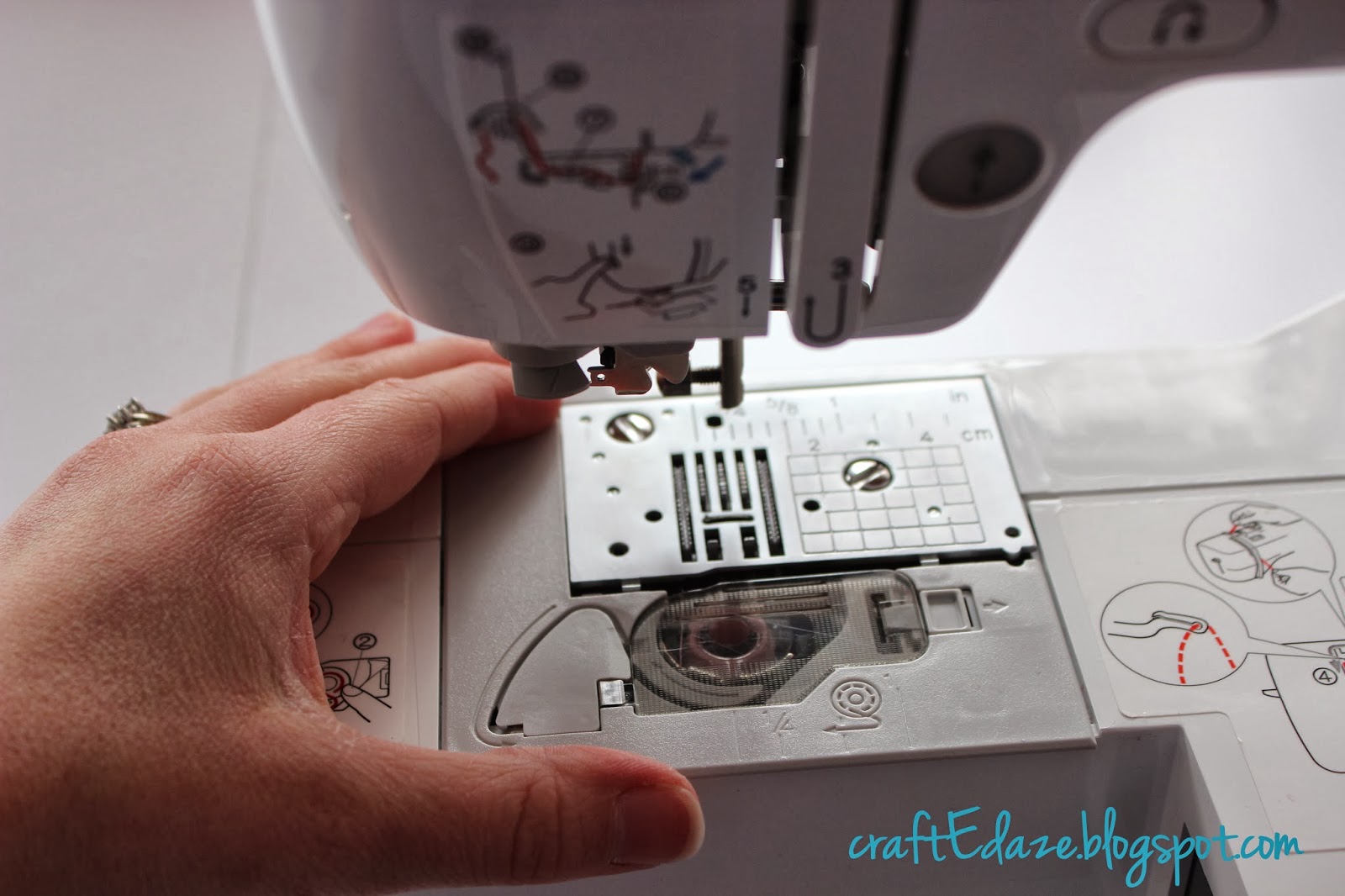 craftEdaze How to Clean your Sewing MachineLint free in 5 minutes or