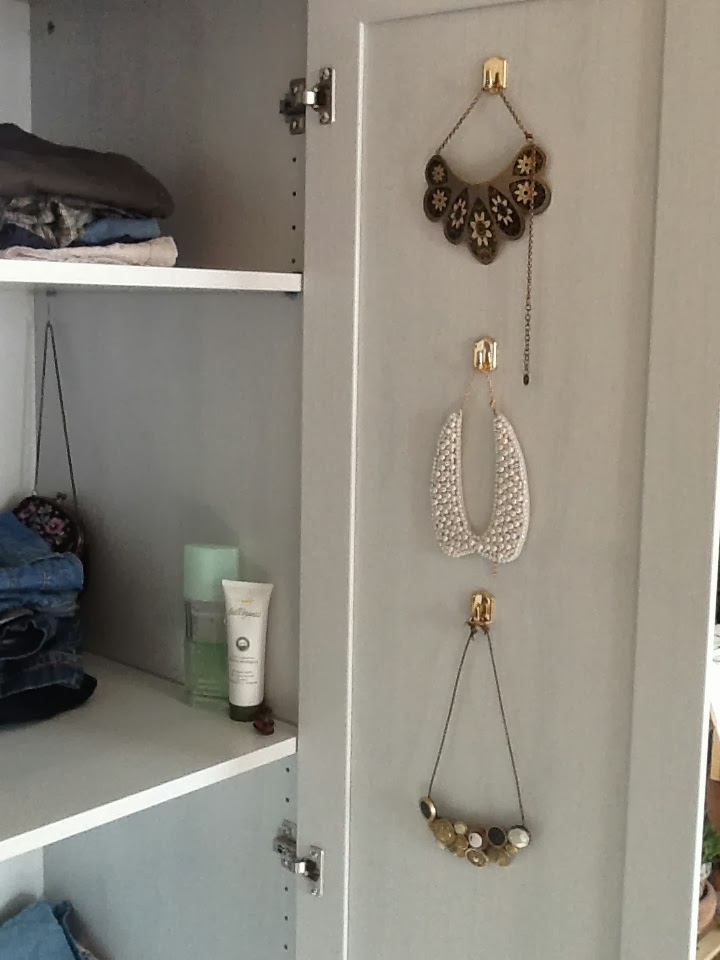 badulake de ¿DÓNDE PONER LAS DE ANDREA