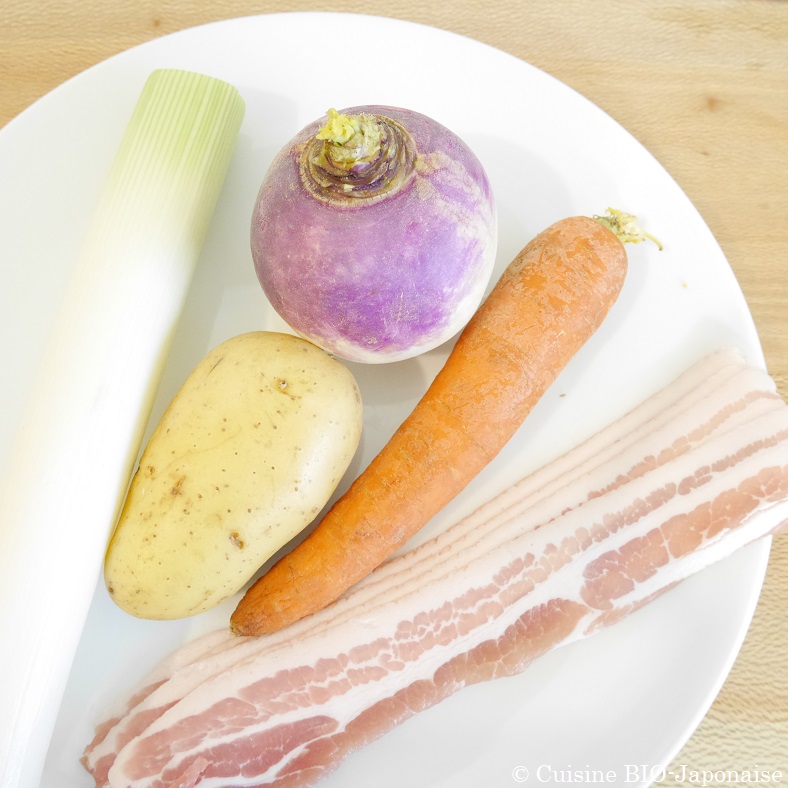 Recette japonaise : Tonjiru - Soupe miso au porc et légumes
