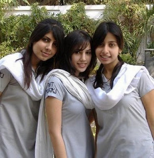 Cute Pakistani College Girls Picture Gellery 2