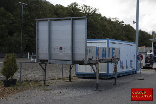 Des wagons en gare de Bulle à la place du Russalet, installation des roulottes. ( Bulle le 24 septembre 2018 ).  photo Philippe Ros