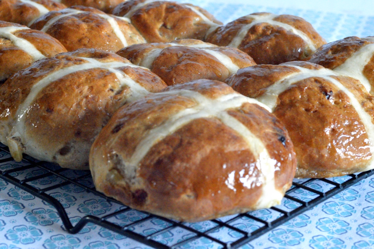 Stem Ginger and Date Hot Cross Buns | Utterly Scrummy Food For Families