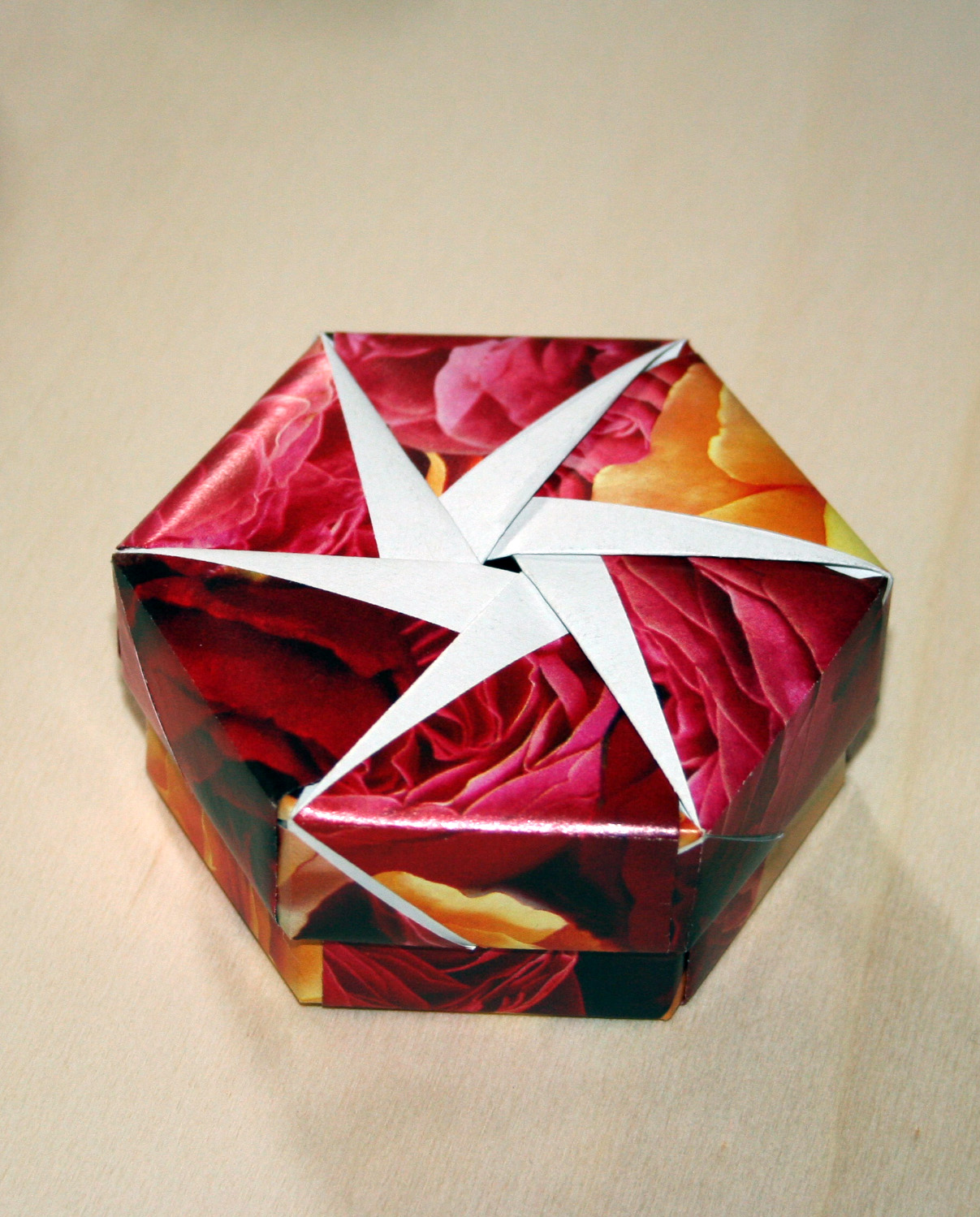 ORIGAMI CONSTRUCTIONS six pointed star boxes + folding instructions