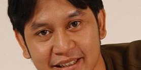 Profil Hilman Hariwijaya - Penulis Novel Dan Sinetron