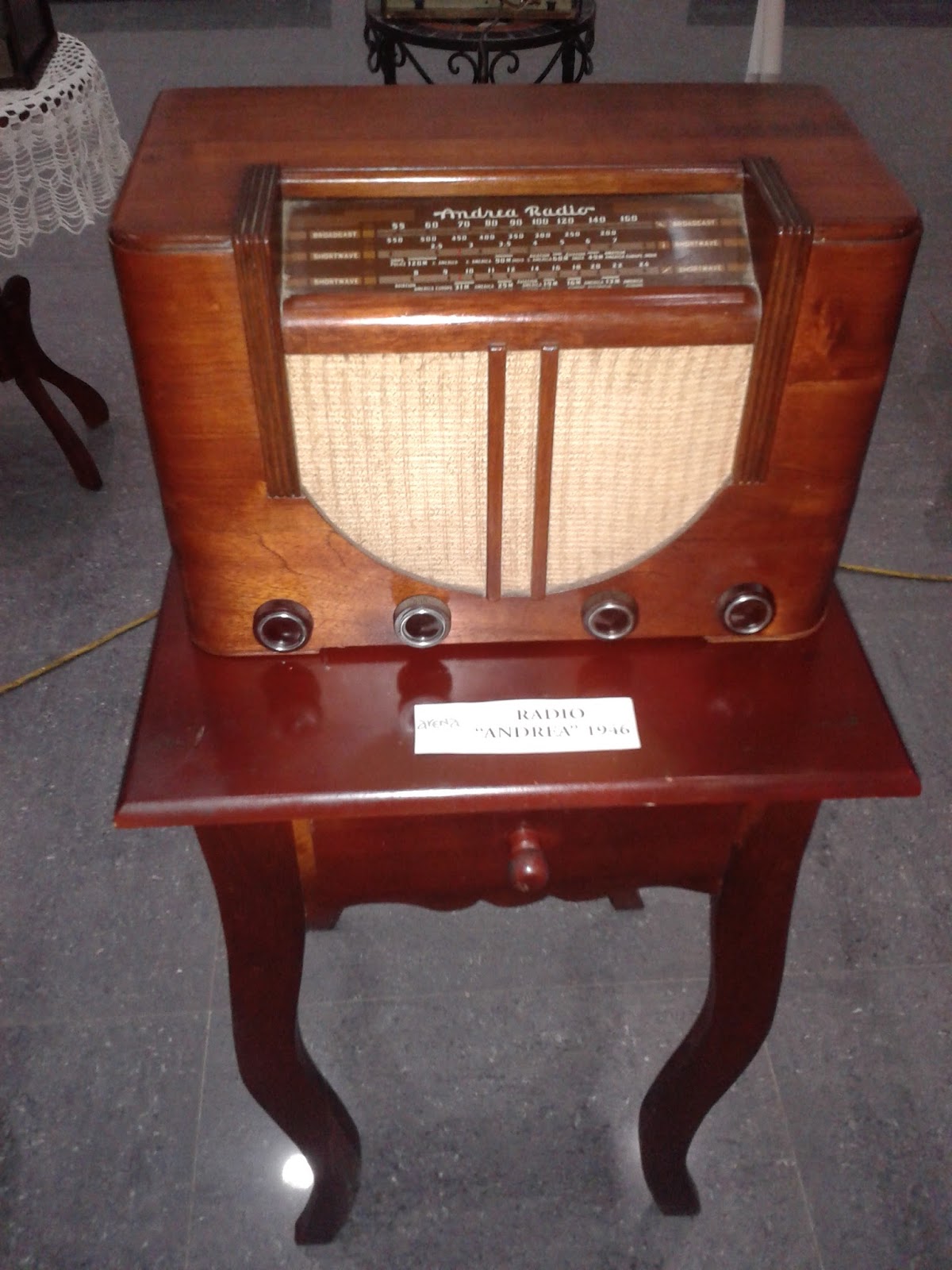 Radio Antiguo Marca Andrea año 1946