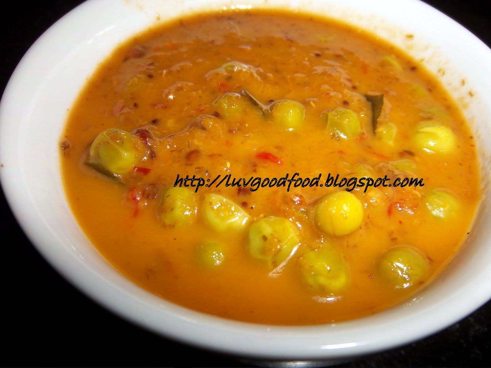 My experiments with food: Green peas curry