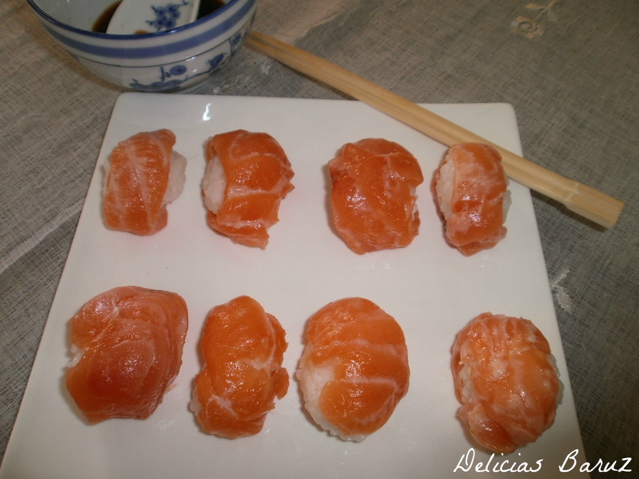 Delicias baruz SUSHI DE HUEVAS VARIADAS Y DE SALMÓN CON AGUACATE Y