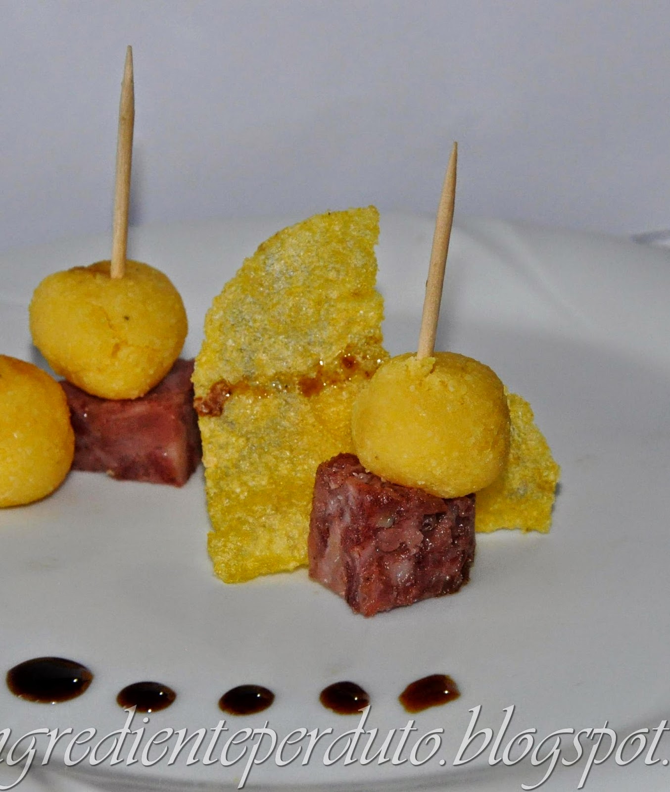 finger food  per l'isit: zampone di modena igp, polenta e sapa.