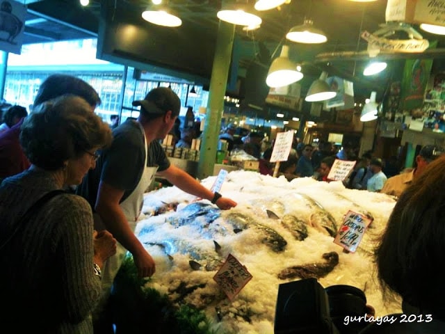 flying fish stall at pike place market seattle by gurlayas.blogspot.com