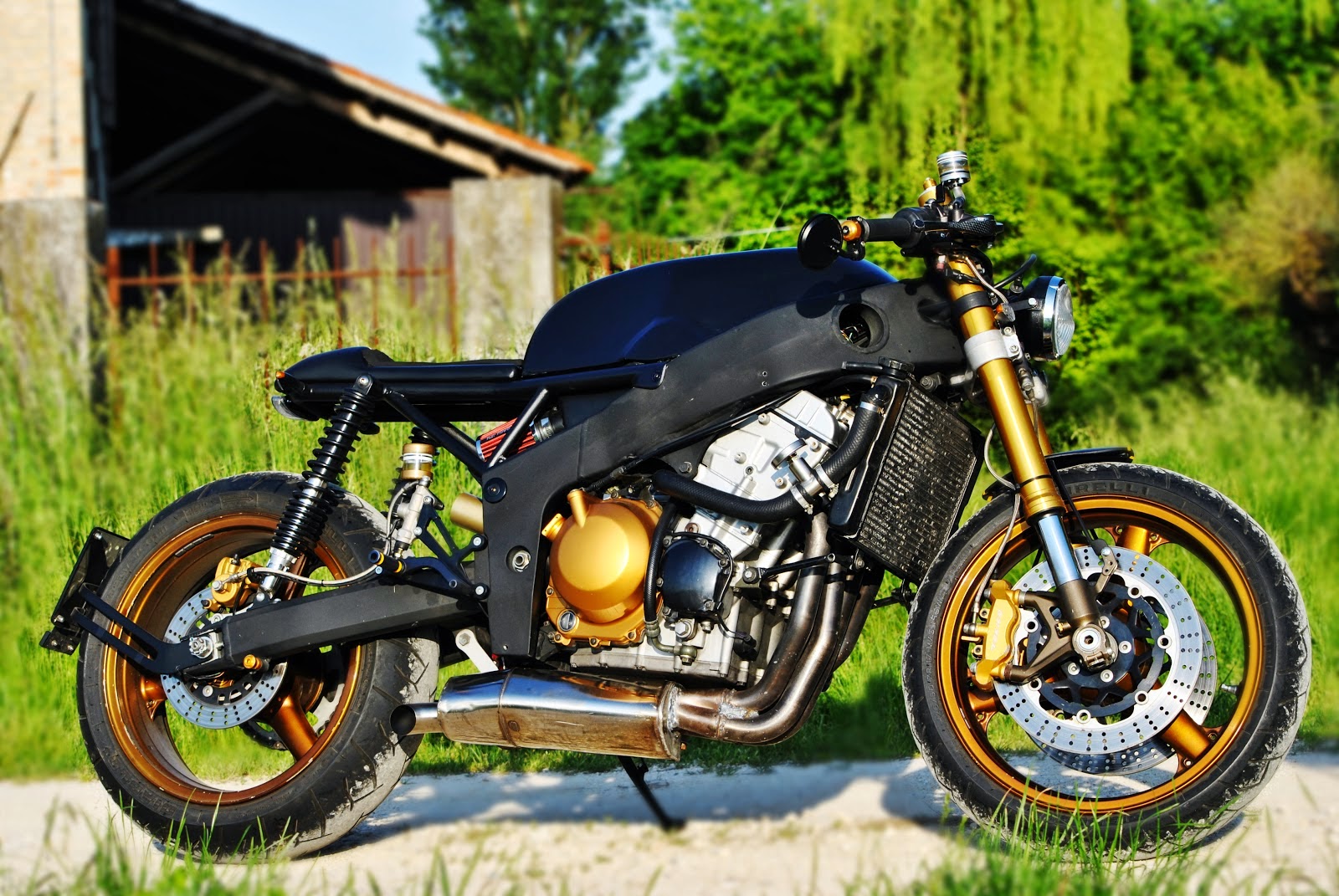 Kawasaki Zx6r Old School Cafe Racer 99garage Cafe Racers Customs