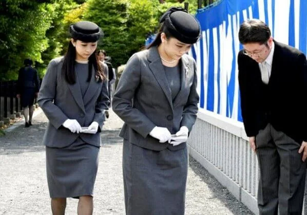 Emperor Naruhito, Empress Masako, Crown Prince Akishino, Crown Princess Kiko, Princess Mako and Princess Kako