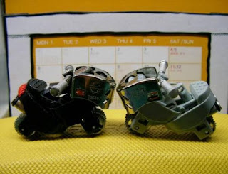 Motociletas miniatura con encendedores reciclados