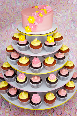 Cupcake Towers and Dessert Tables with Cake Pops in Burbank, CA