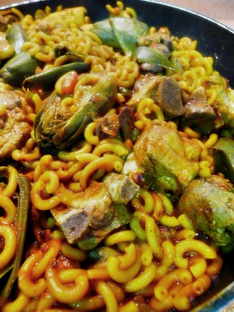  FIDEUA CON POLLO,HIGADITOS,COSTILLAS Y ALCACHOFAS / FRESH NAVARRA 