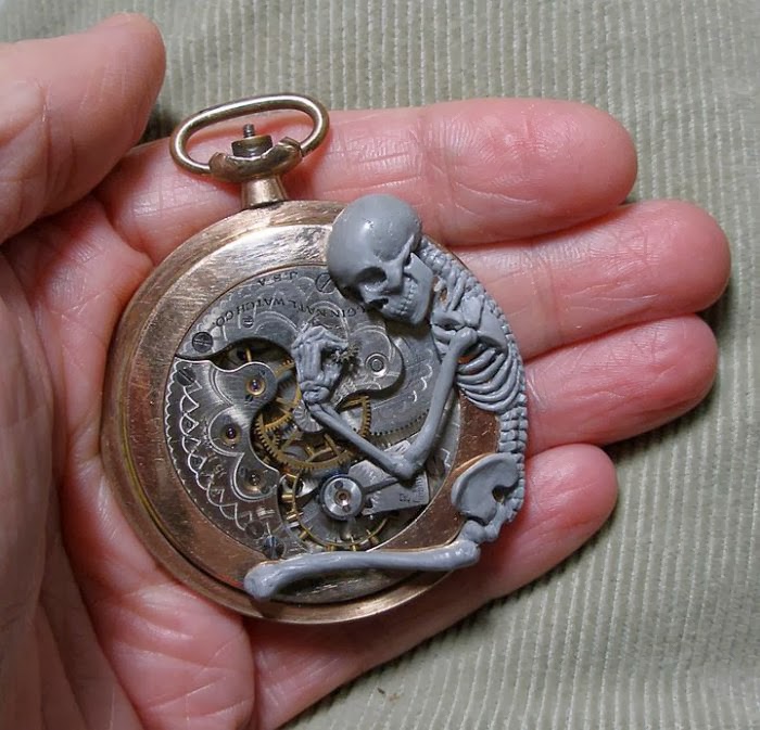 11-Skeleton-2-Recycled-Watch-Sculptures-Steampunk-Susan-Beatrice-All-Natural-Arts-www-designstack-co
