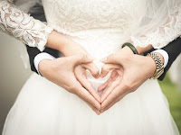 Kumpulan Pantun Cinta Suami yang Romantis dan Lucu Paling Baik Kumpulan Pantun Cinta Suami yang Romantis dan Lucu Paling Baik
