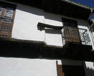 Tornavacas repisa en fachada