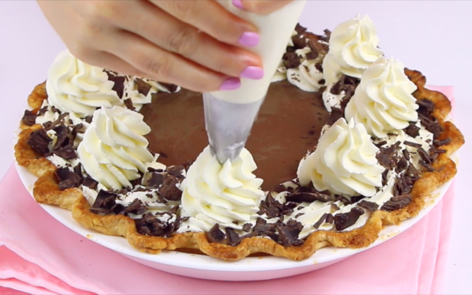 {VIDEO} THE BEST Easy Homemade Whipped Cream Frosting (stable for