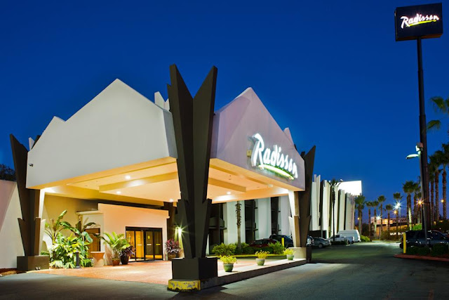 In-room flat screen TVs, free Wi-Fi and complimentary parking ensure that guests enjoy staying at Radisson Hotel Baton Rouge.