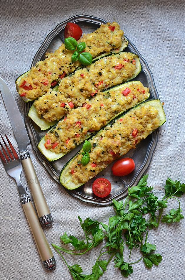 faszerowana cukinia, kasza jaglana, pomysł na obiad, zdrowy obiad, cukinia